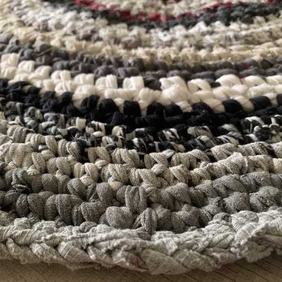 Round Rug - NWOT - Picture 6 of 11